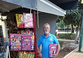 José López Hurtado, en el quiosco de Retamar.