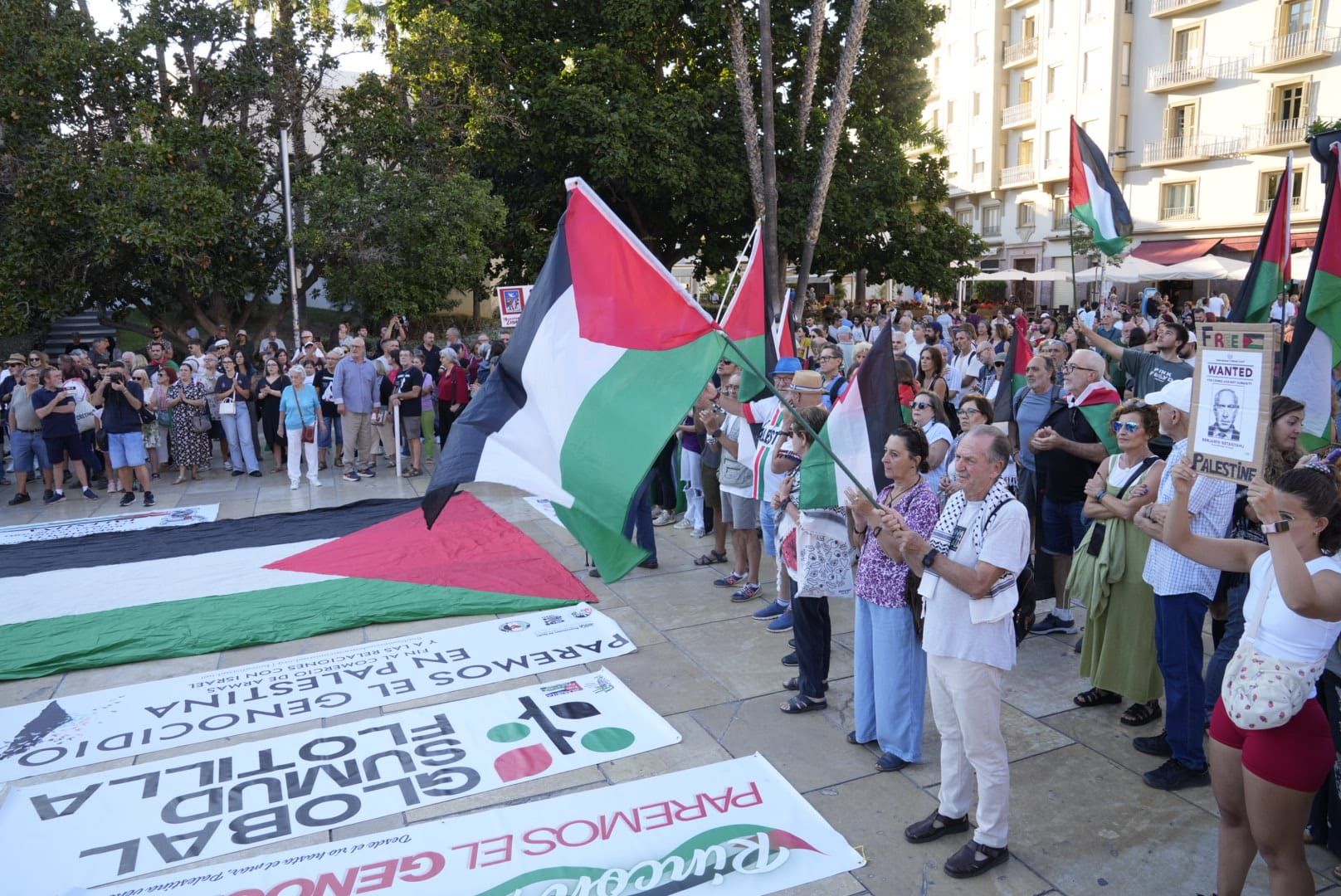 La protesta en Málaga por la flotilla de Gaza, en imágenes