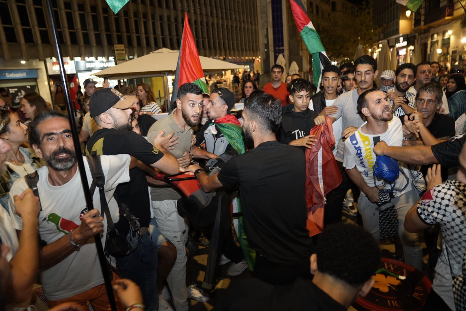 La protesta en Málaga por la flotilla de Gaza, en imágenes
