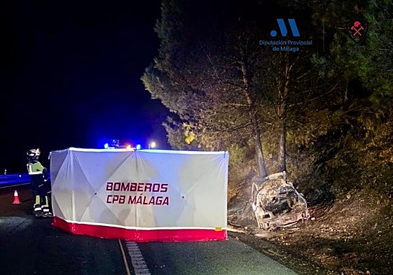 Muere tras chocar su coche con un árbol y salir ardiendo en Antequera