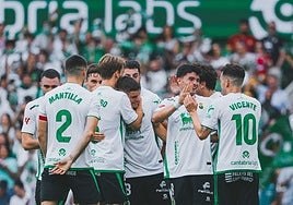 Los jugadores del Racing celebran un gol frente al Ceuta esta temporada.