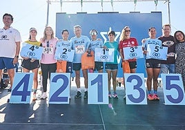 Podio de la general femenina en la 68.º Carrera Urbana de la Feria de Nerja.
