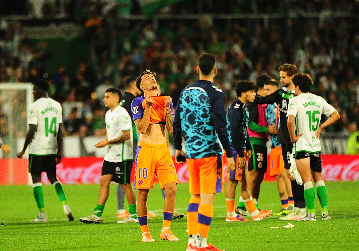 Un gesto de contrariedad de Larrubia al final del partido en Santander.