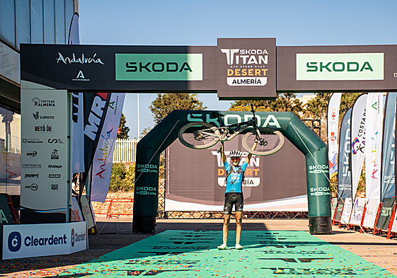 La esteponera Natalia Fischer, ganadora en la categoría femenina de la prueba.