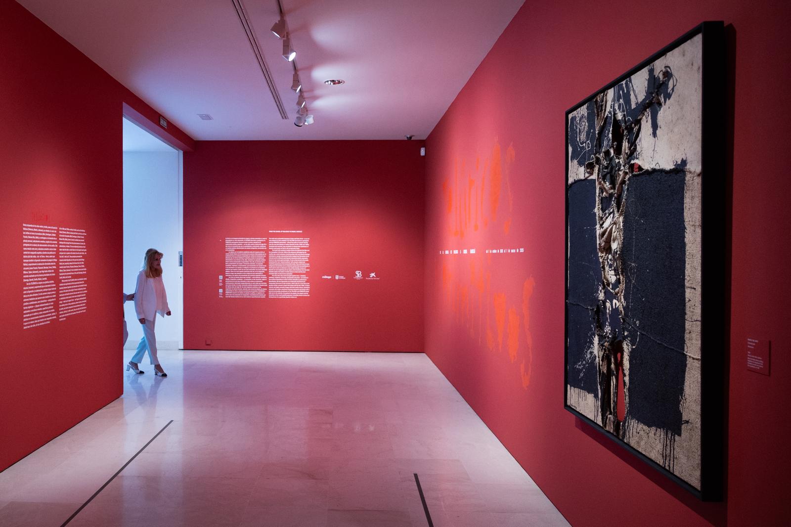 La exposición &#039;Telúricos y primitivos. De la Escuela de Vallecas a Miquel Barceló&#039;, en imágenes