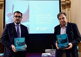 José María Luna y Enrique Baena, con el informe 2025 del Observatorio de la Fundación Unicaja de las Letras.