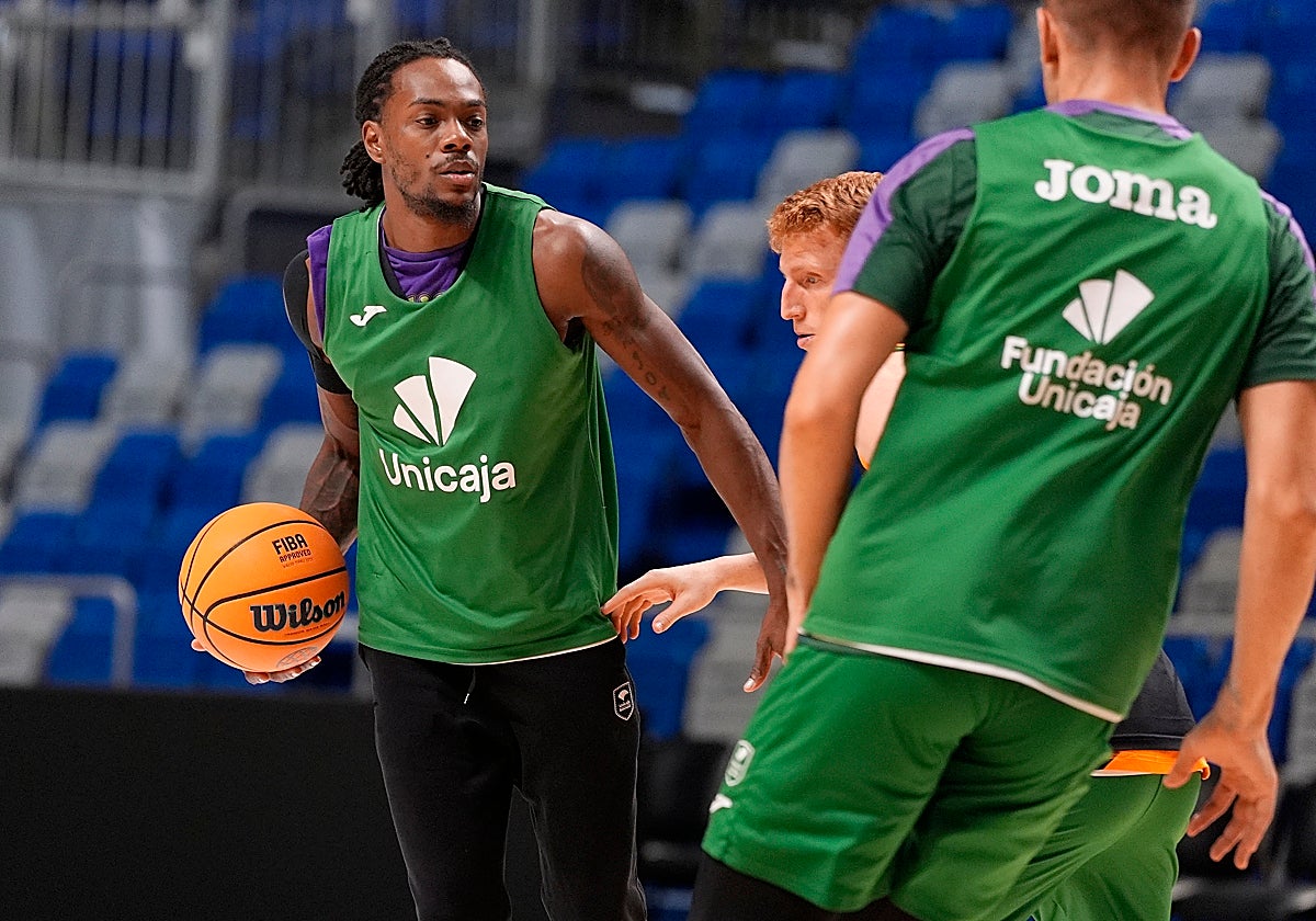 Perry, en el entrenamiento de ayer, que es duda para el partido.