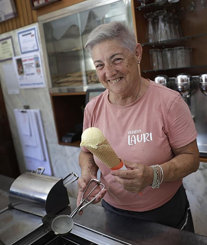 Imagen secundaria 2 - Se jubila Consuelo Lauri, la niña que no paraba de comer helados