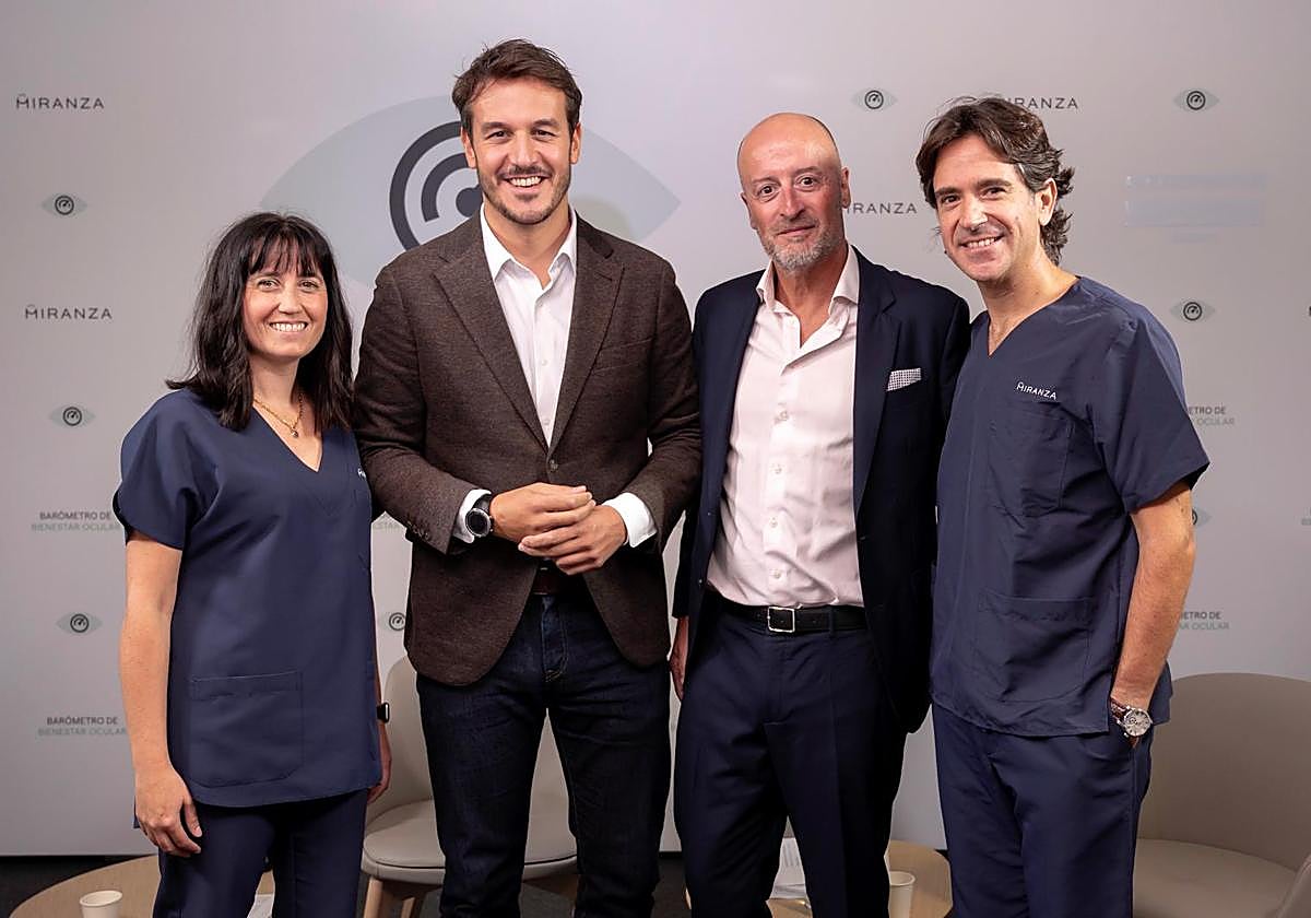 Los doctores Ioana Romero y Marco Sales, oftalmólogos de Miranza, han comentado los datos del estudio, presentado por el periodista Diego Losada, acompañado del CEO del grupo oftalmológico, Ramón Berra.