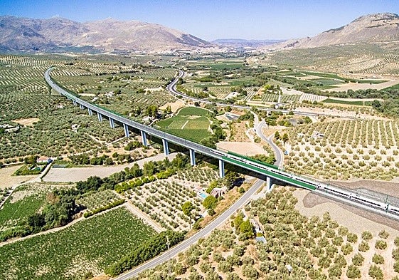 Final de un túnel y viaducto en la línea de alta velocidad Antequera-Granada.