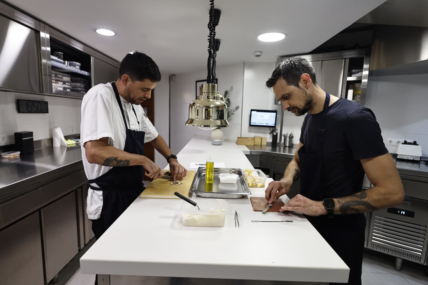 La cocina está dotada con la última tecnología.
