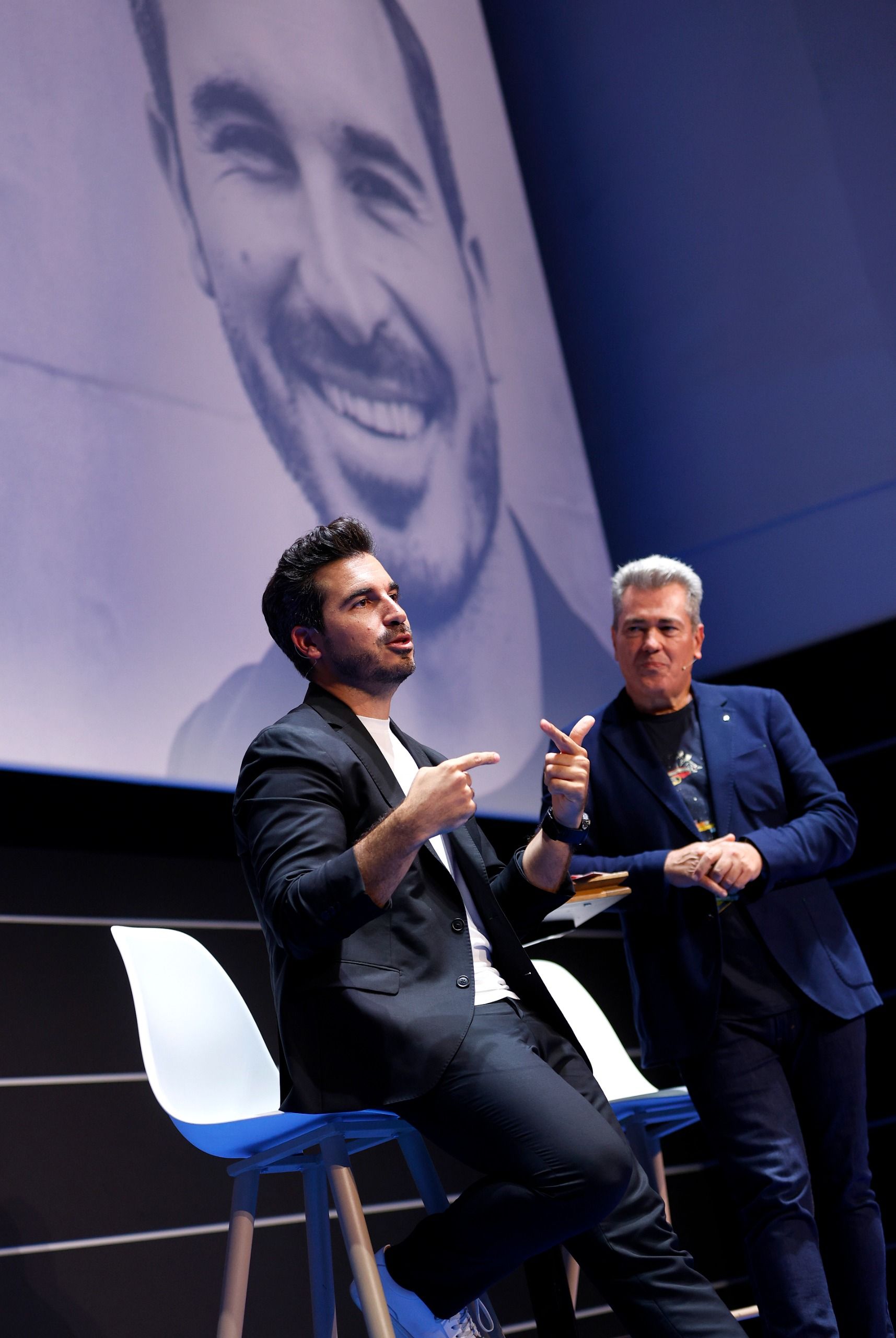 Presentación de &#039;El susurro del fuego&#039; con Javier Castillo en el Aula de Cultura de SUR