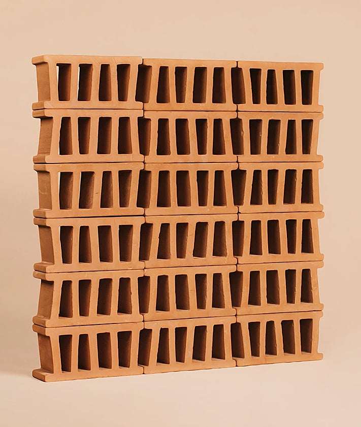 Imagen secundaria 2 - Tres imágenes de diseños de celosías de la empresa de Vélez-Málaga.