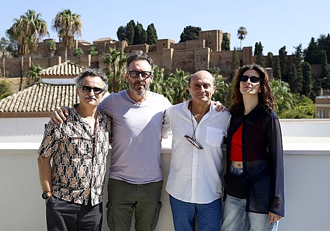Iglesias, Molero, Viyuela y Calvo, en la terraza del MPM, con la Alcazaba al fondo.