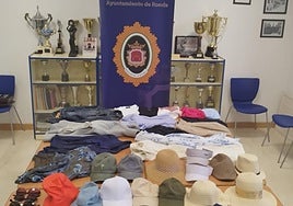 Enseres requisado por la Policía Local de Ronda a las presuntas carteristas detenidas.