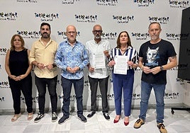 Los seis ediles del GIPMTM, en la rueda de prensa.