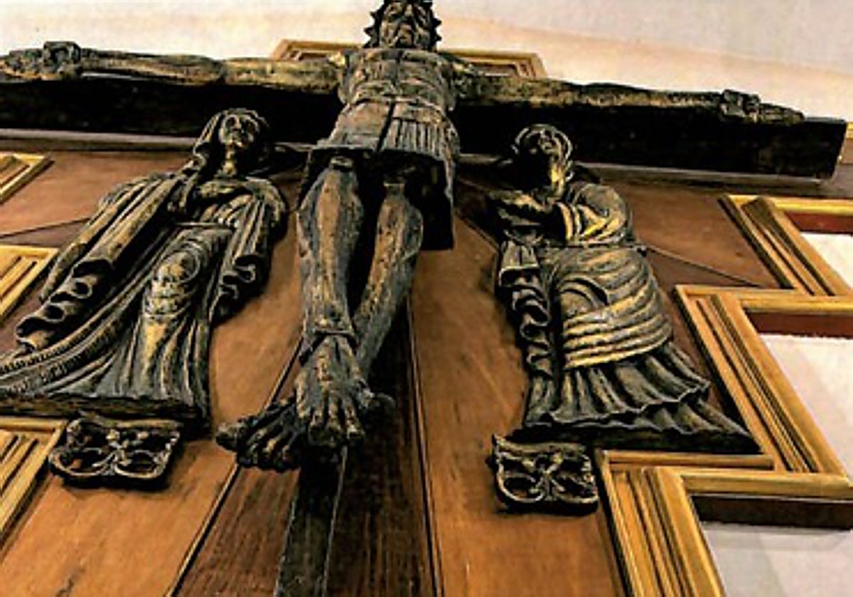 Detienen a un hombre por escupir a la imagen de Cristo en una iglesia de Fuengirola