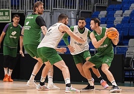 Balcerowski, Kravish, Duarte y Kalinoski, en un entrenamiento de esta semana.