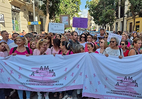 Pancarta portada por las afiliadas de ASAMMA.