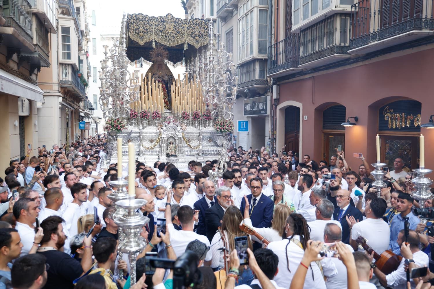 La procesión extraordinaria de la Virgen del Gran Perdón por el centenario de la Hermandad del Prendimiento, en imágenes