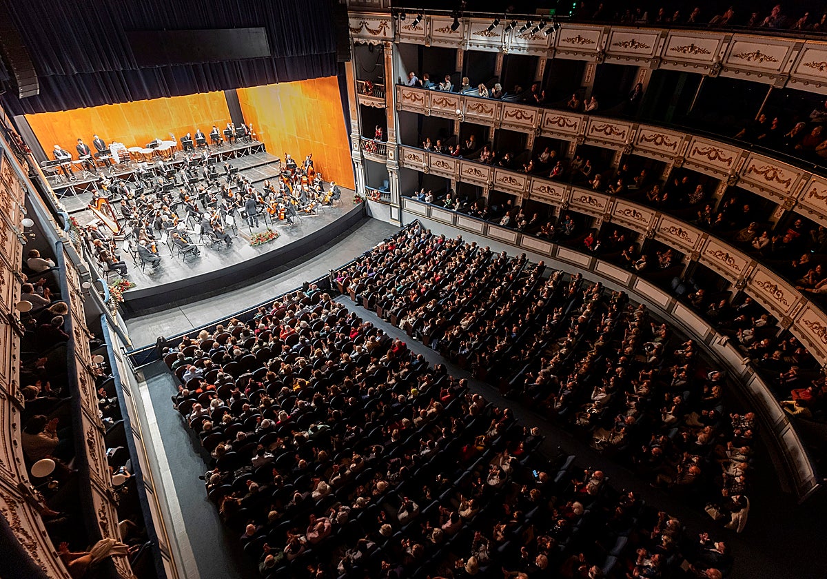 La OFM, con lleno en el Teatro Cervantes.