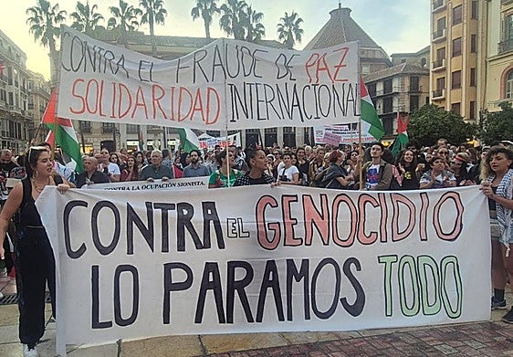 Pancarta de la manifestación preparada para salir de la plaza de la Constitución.