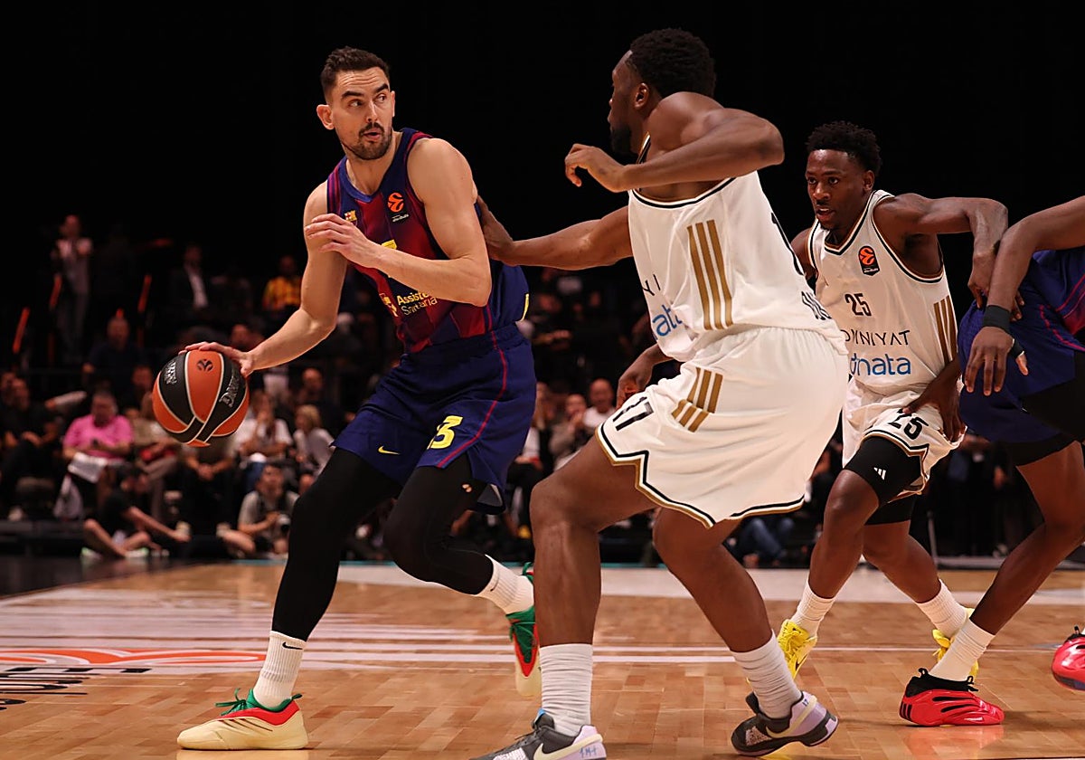 Satoranski, durante el partido ante el Dubái Basketball.
