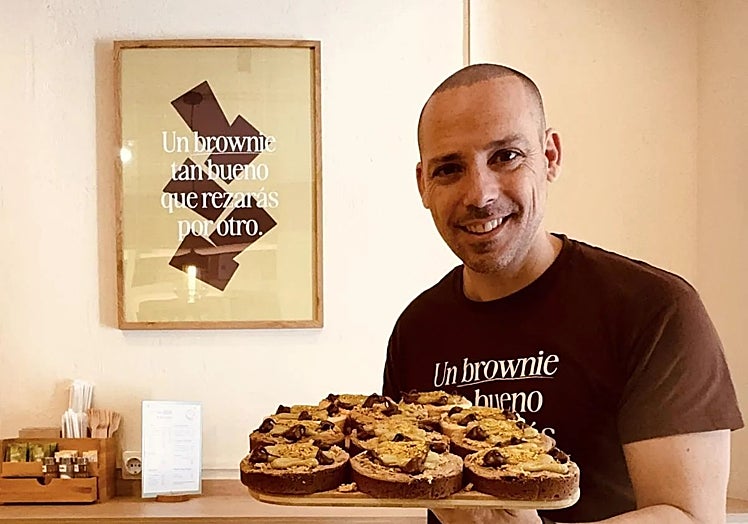 El malagueño, en su local del Centro de Málaga Brownie & Olive.