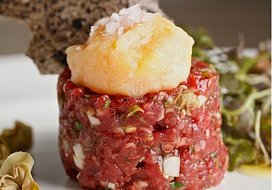 El steak tartar que le gusta el rey Juan Carlos que se puede comer en Málaga