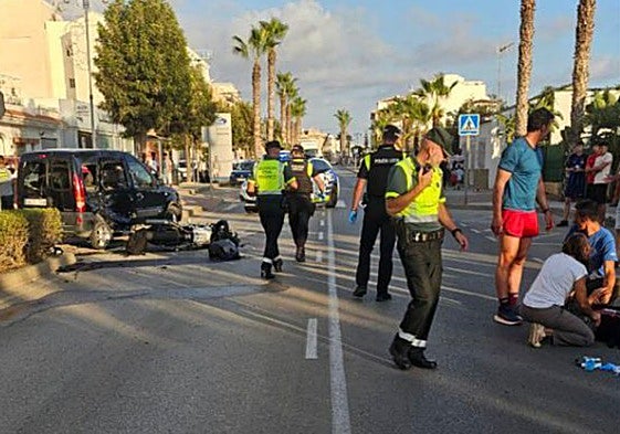 Imagen de los vehículos siniestrados, este viernes en la N-340 en El Morche.