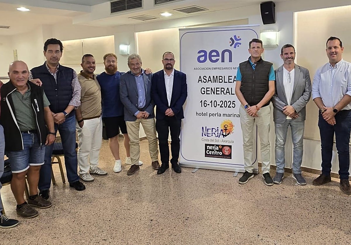 Imagen de parte de la nueva junta directiva de la Asociación de Empresarios de Nerja.