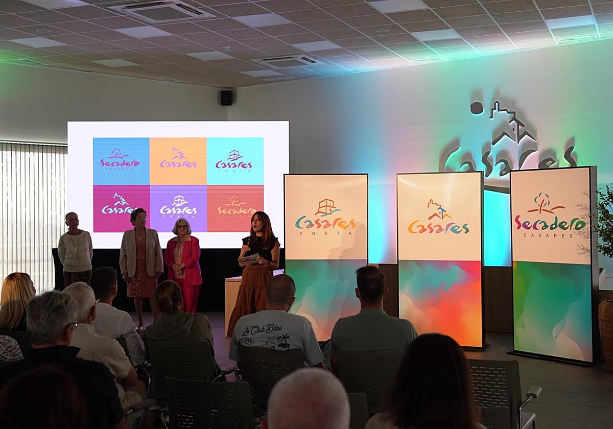 Un momento de la presentación de la nueva imagen corporativa de Casares.