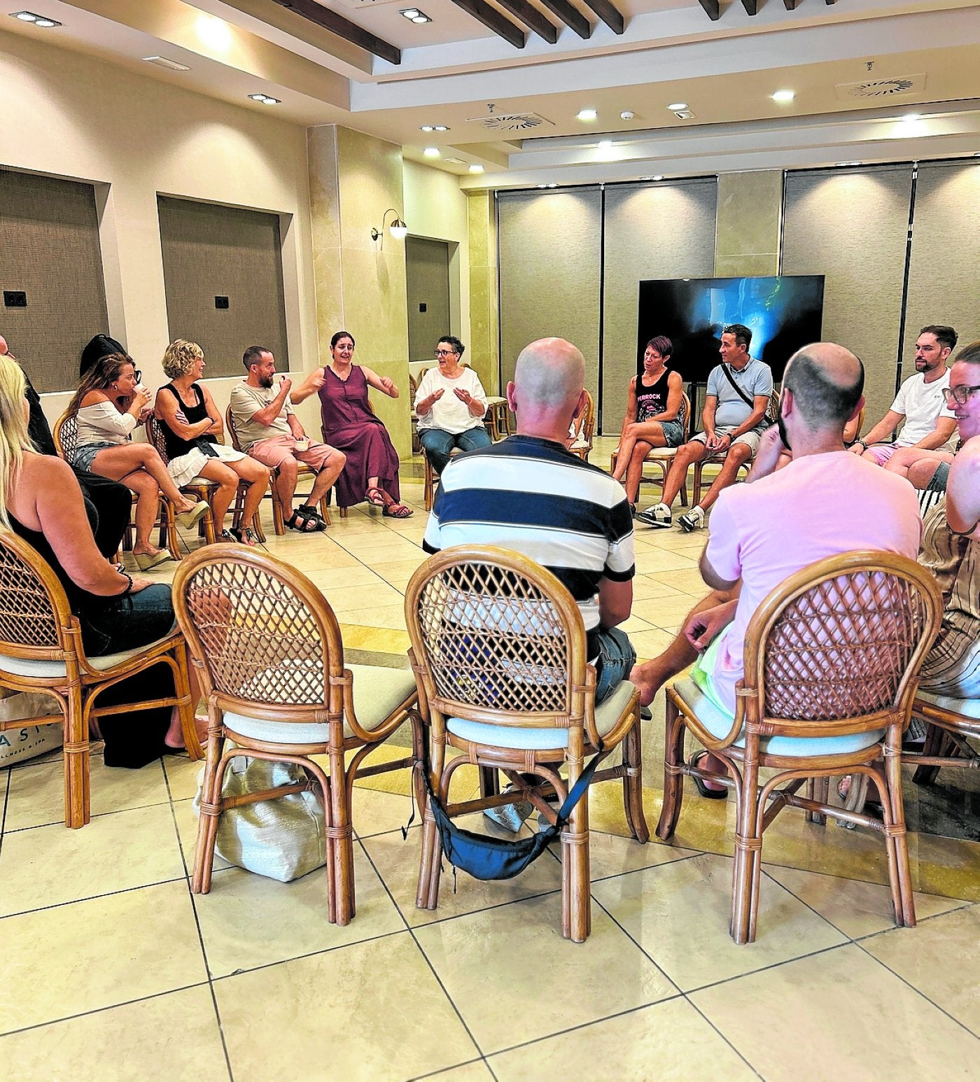 Reunión del equipo de profesionales de Proyecto Hombre.