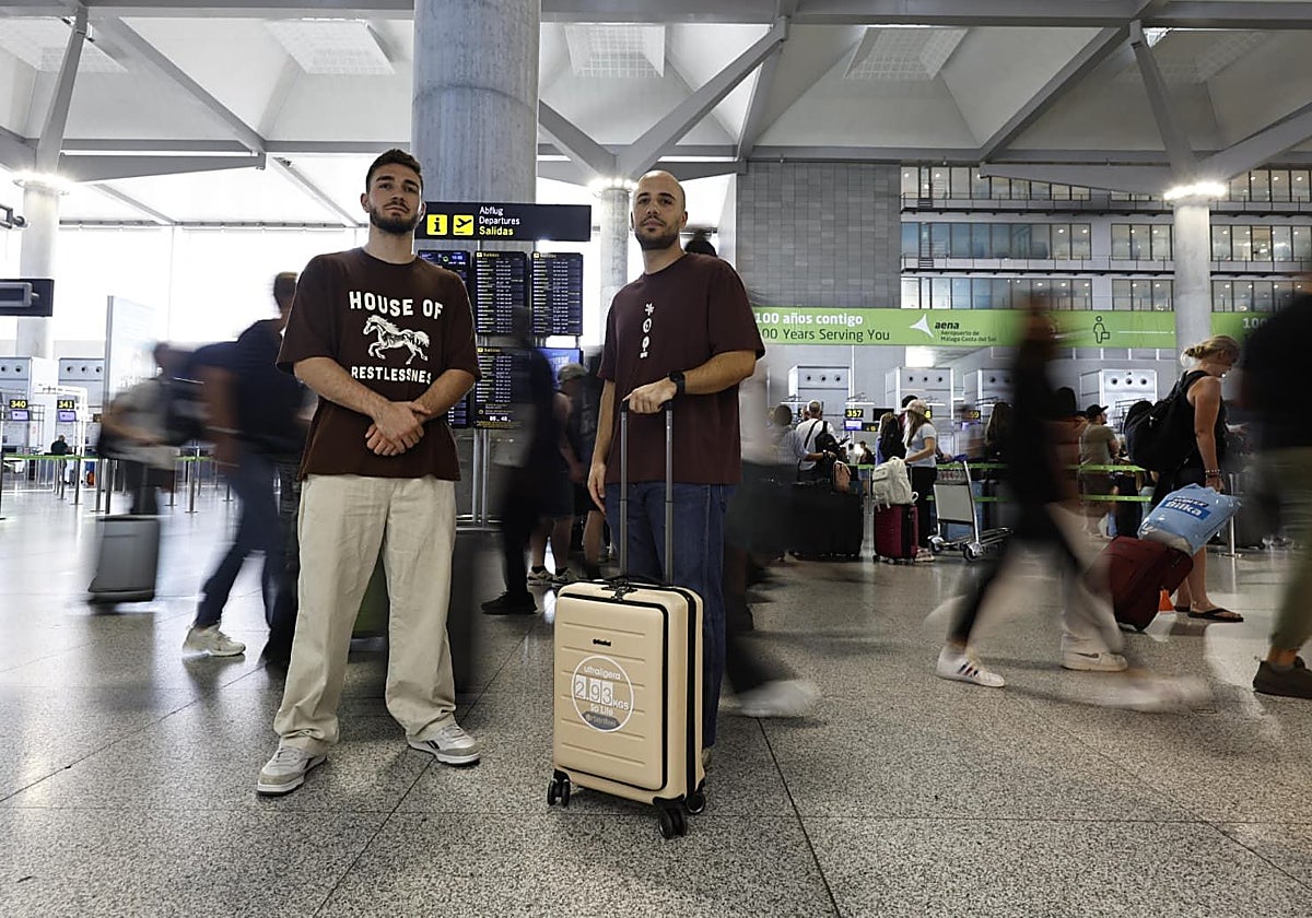 Raúl Moreno y Juanjo Gámez son dos ingenieros jienenses que viven en Málaga, pero que están empleados en otras ciudades, dentro y fuera de España.