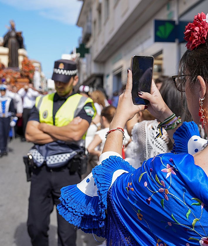 Imagen secundaria 2 - Imágenes del ambiente y de la comitiva.