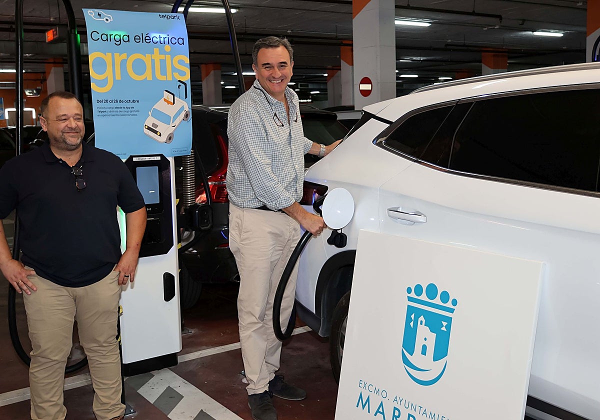 El concejal de Tráfico y Transportes, Félix Romero, en el aparcamiento del Mercado municipal.