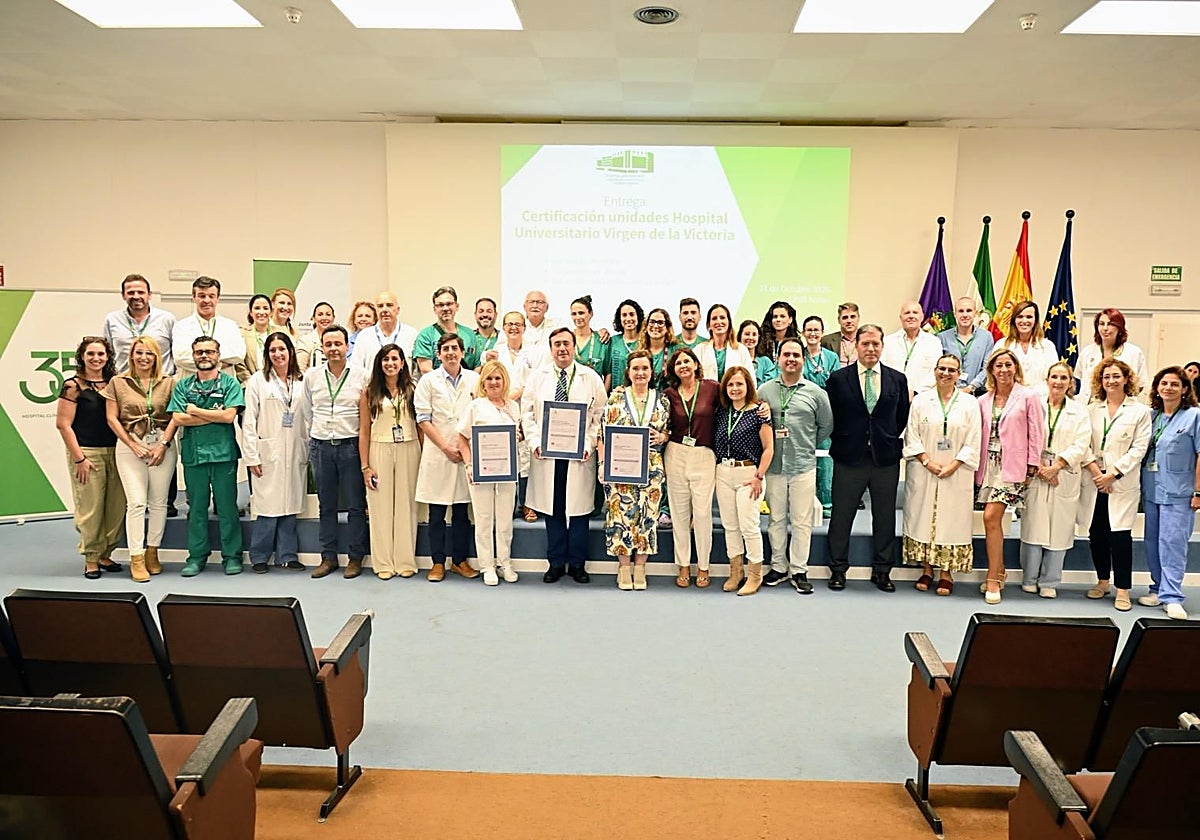 Imagen de la entrega de las certirficaciones.