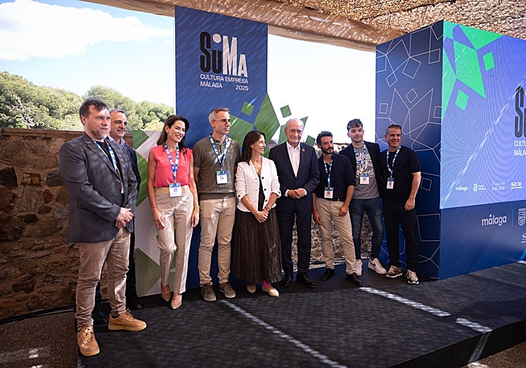 Foto de familia al terminar el evento.