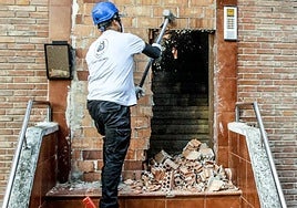 Deniegan la incapacidad absoluta a un albañil con cirrosis hepática y trasplantado porque puede hacer trabajos más leves