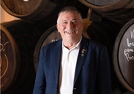 Pepe Cobos, en la emblemática bodega El Pimpi.