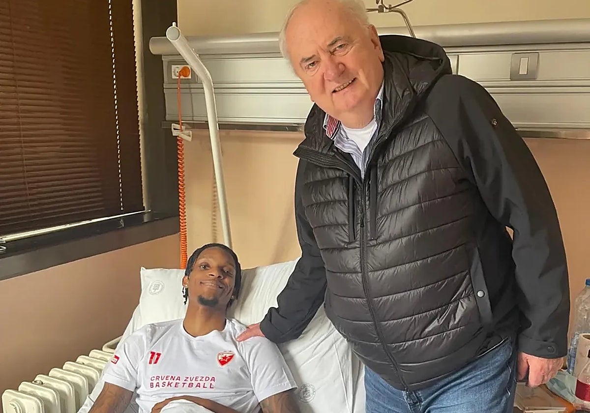 Tyson Carter y Bozidar Maljkovic, en el hospital de Belgrado.