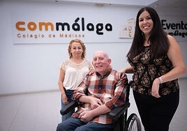 Carmen Soriano Fernández, Francisco Zambrana y Laura Sánchez Torres, en el Colegio Oficial de Médicos de Málaga.