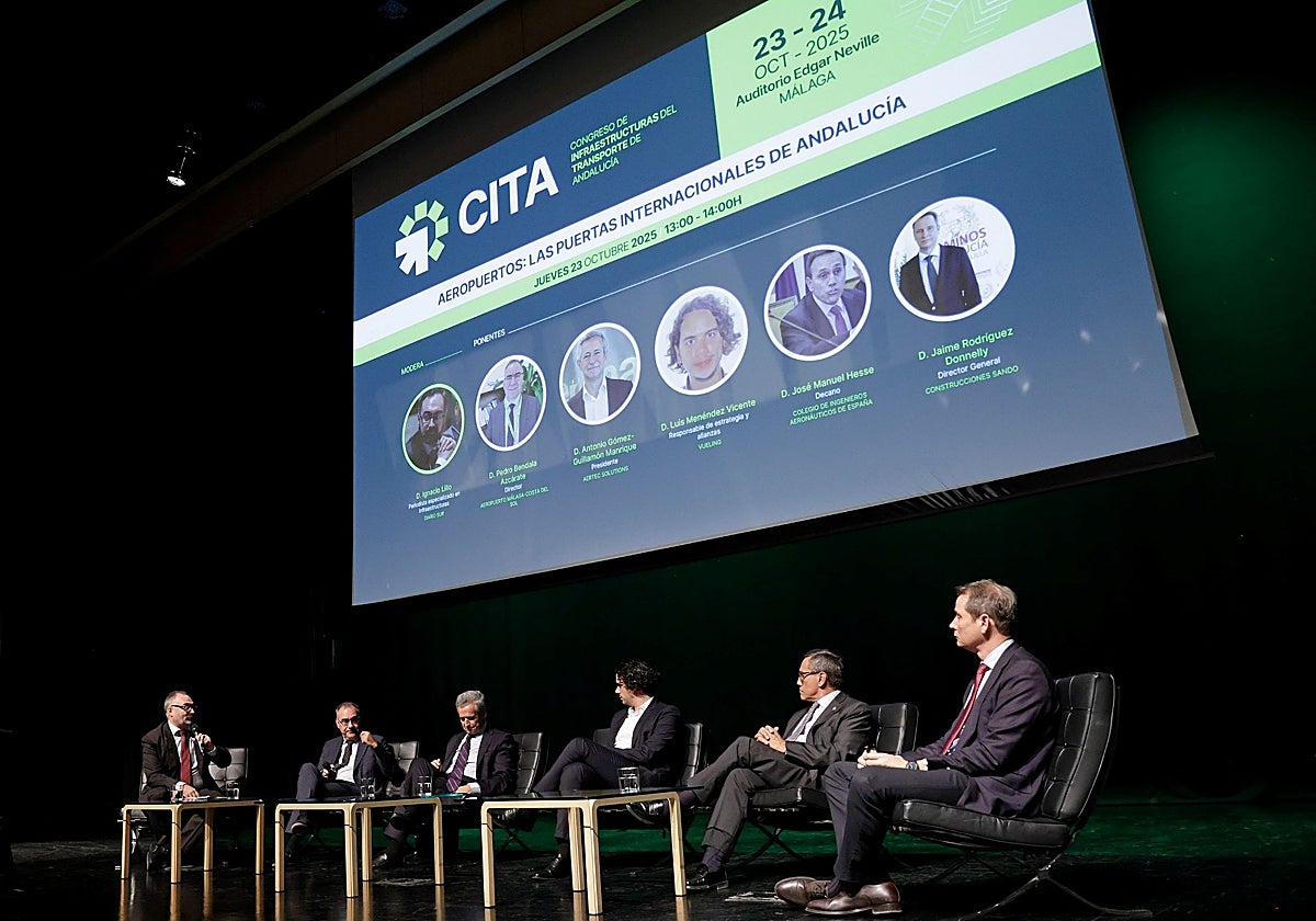 Mesa dedicada a los aeropuertos en el Congreso de Infraestructuras de Transporte.