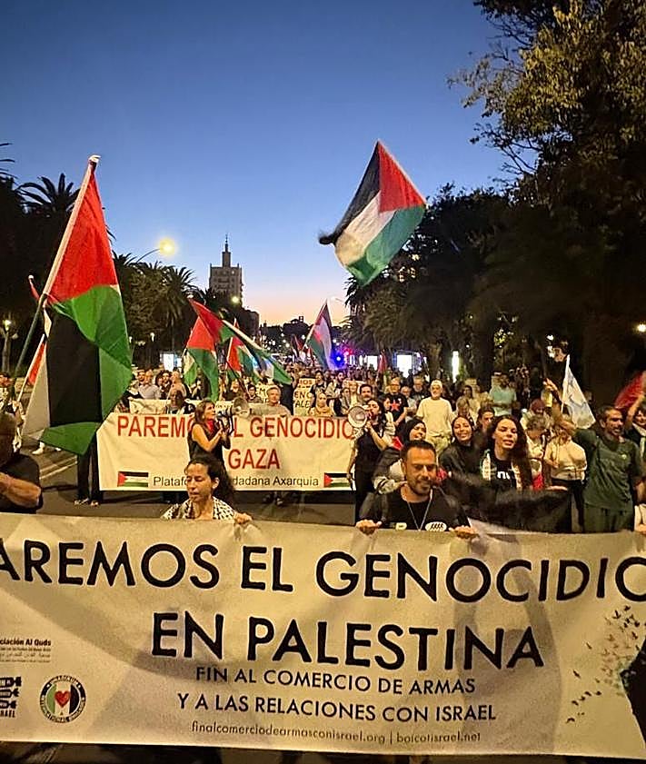 Imagen secundaria 2 - Cientos de personas vuelven a recorrer Málaga en solidaridad con Palestina tras la violación del alto el fuego