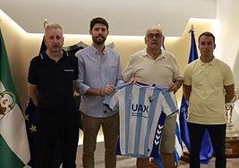 Imagen de la oficialización de la adhesión del CD Alozaina, el CD Cancelada y el CF Juventud Veleño al acuerdo marco del Málaga.