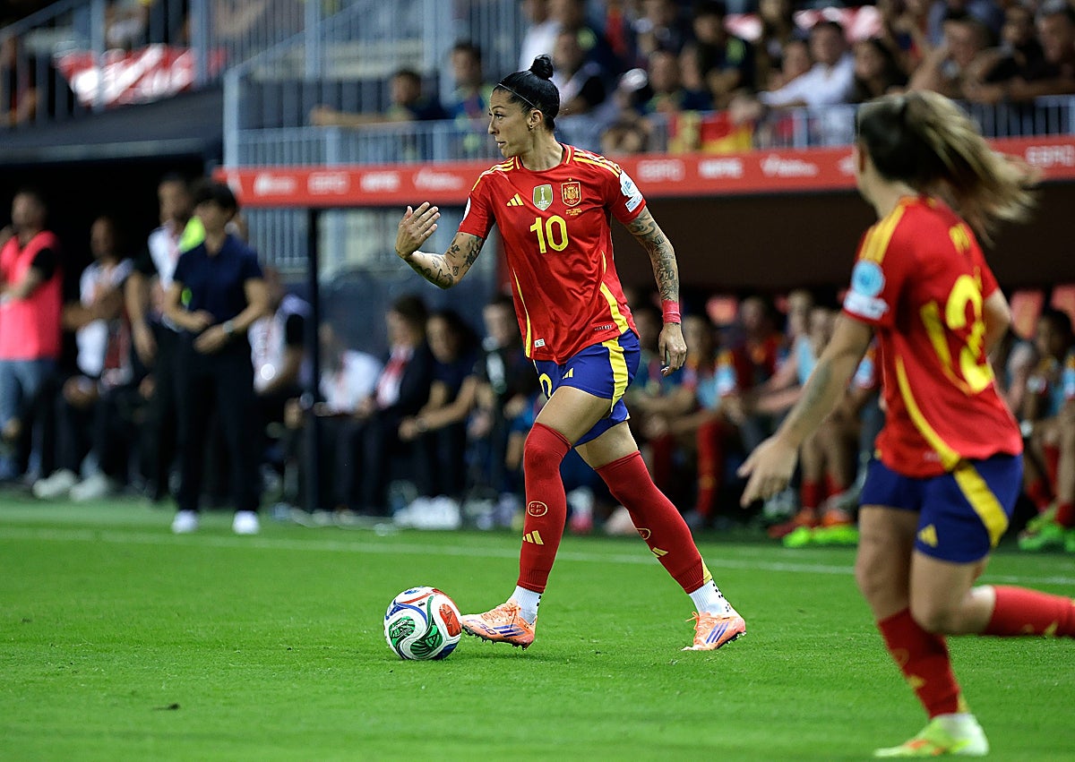 Imagen secundaria 1 - La nueva España golea a Suecia y encandila a La Rosaleda