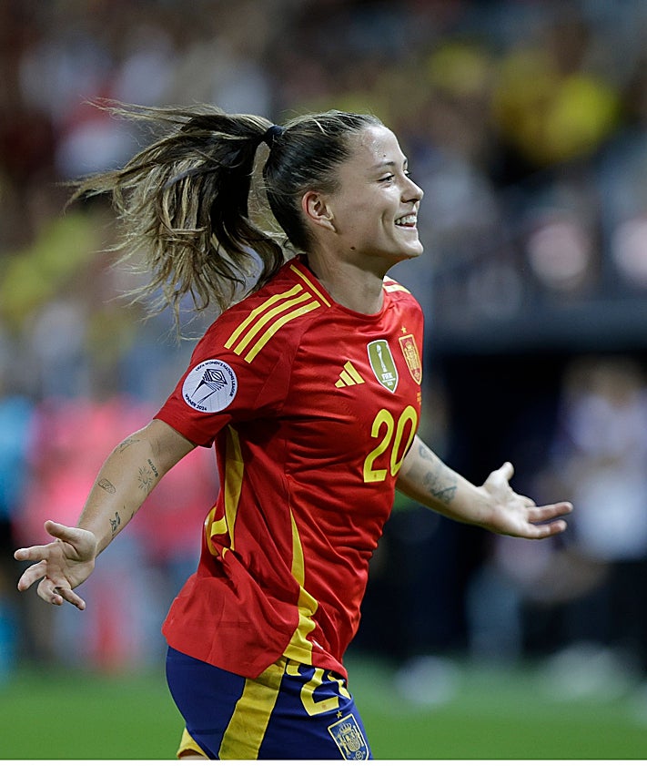 Imagen secundaria 2 - La nueva España golea a Suecia y encandila a La Rosaleda