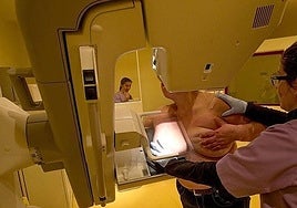 Andalucía eleva a 2.317 las mujeres afectadas por el cribado del cáncer de mama y 1.778 se han hecho ya mamografías