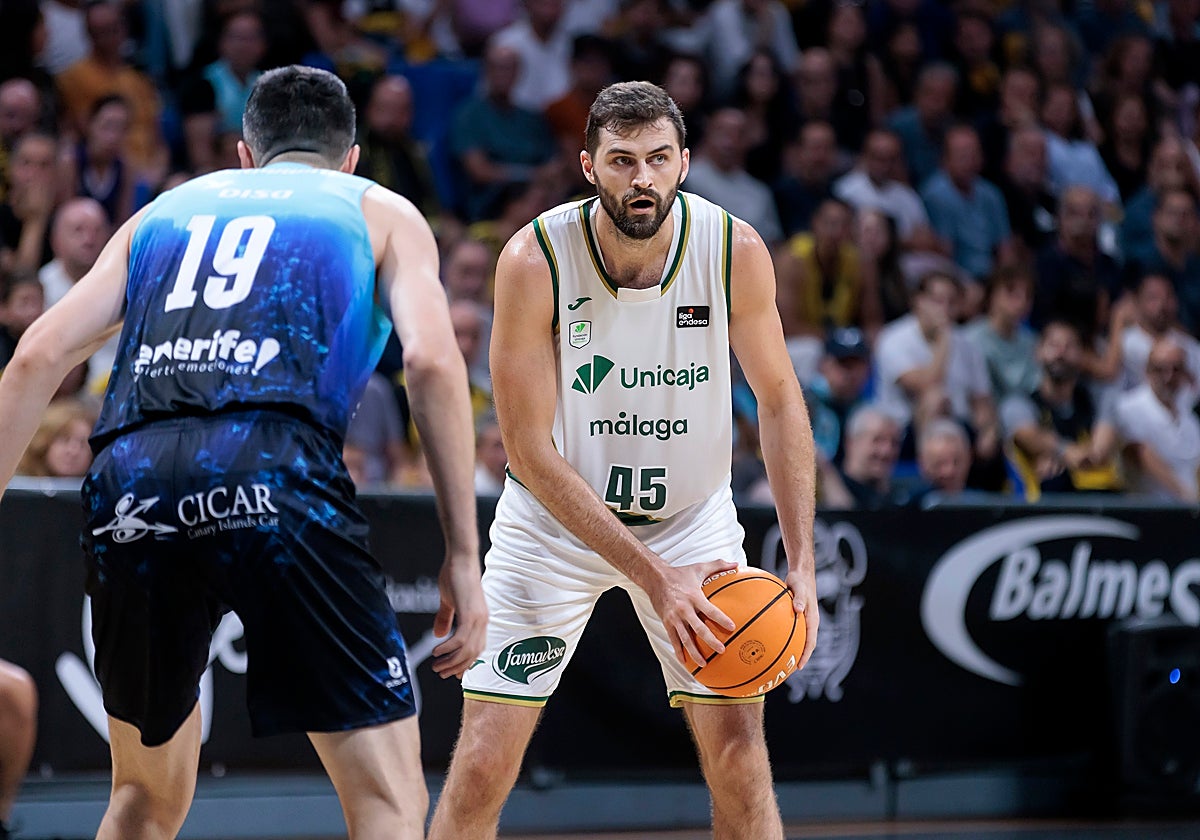 Kravish, ante Shermadini antes de lesionarse.