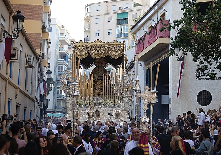 Salida desde la casa hermandad.